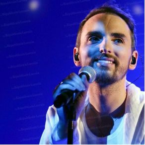 Download track Born To Be Alive Christophe Willem