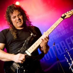 Download track Ridin’ High Vinnie Moore